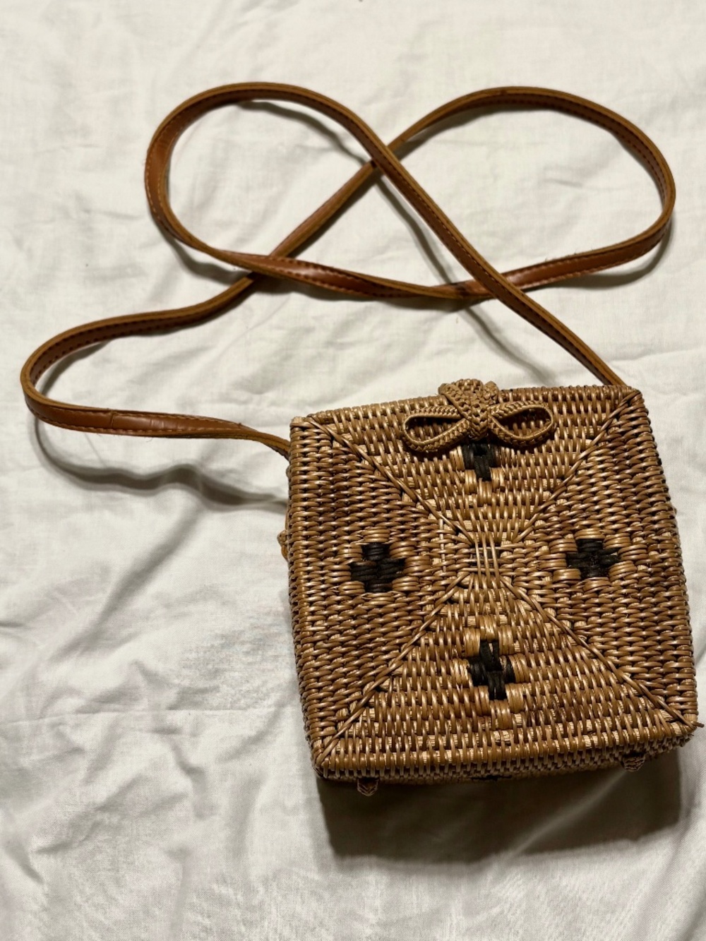 ⁠Urban Outfitters Harper Woven Rattan Crossbody Bag Boho Straw Box Bag⁠